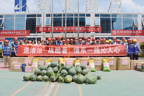 夏送清涼！湖南建工地產(chǎn)工會(huì)慰問東璽臺(tái)項(xiàng)目一線員工