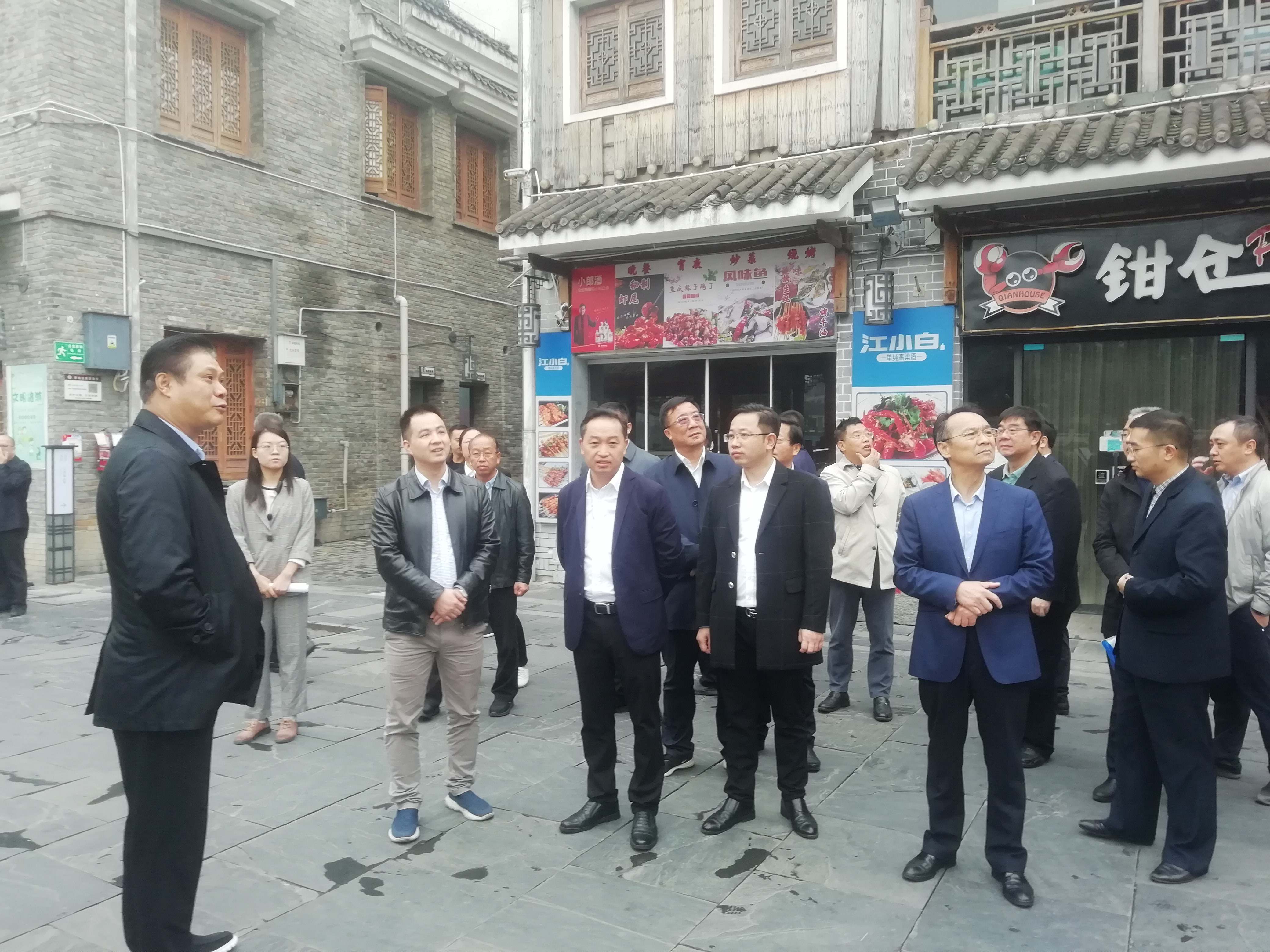 郴州市委副書(shū)記、代市長(zhǎng)吳巨培率隊(duì)到裕后街調(diào)研指導(dǎo)工作