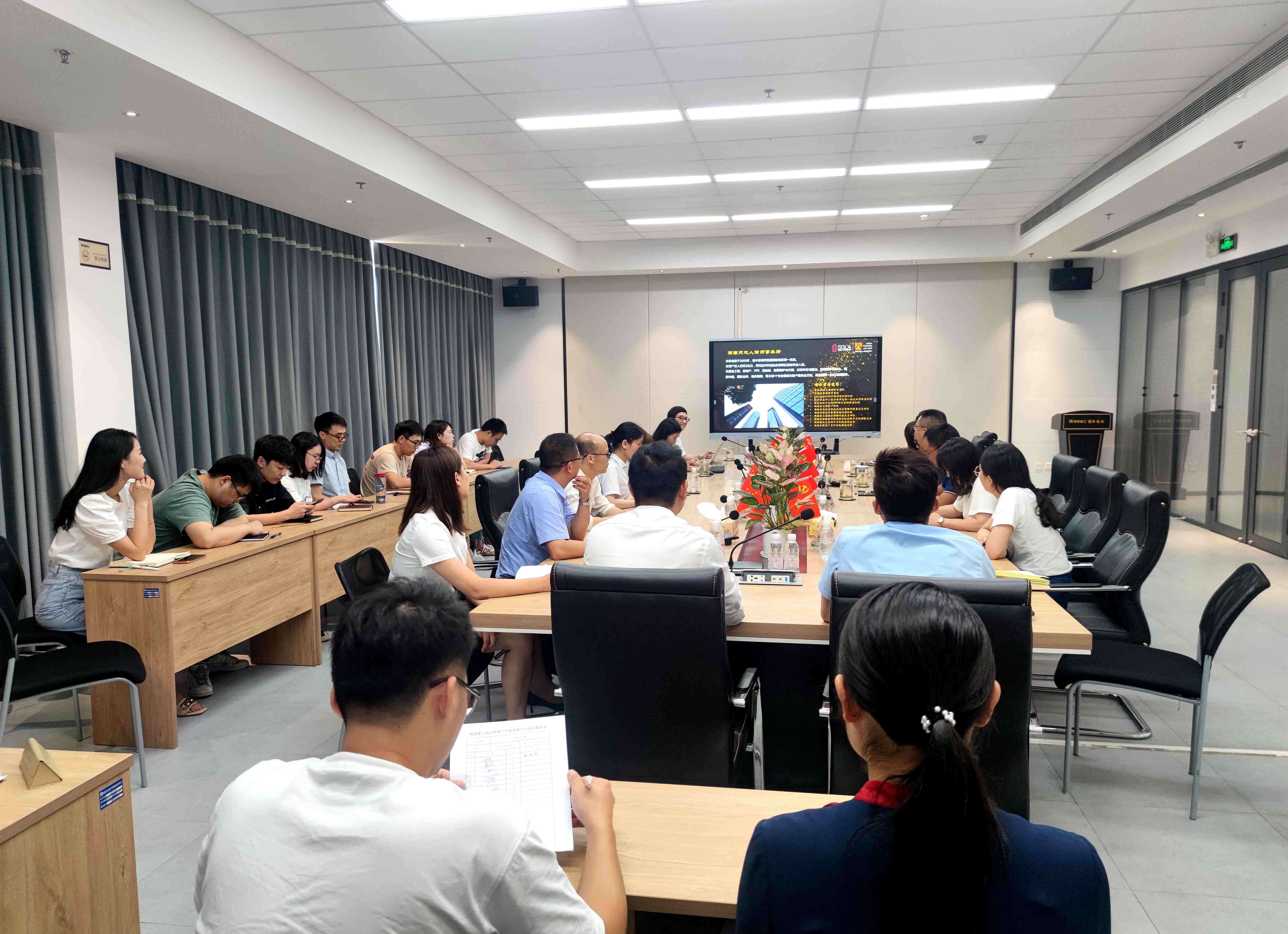 開展法律培訓(xùn)活動(dòng)  確保房屋順利交付