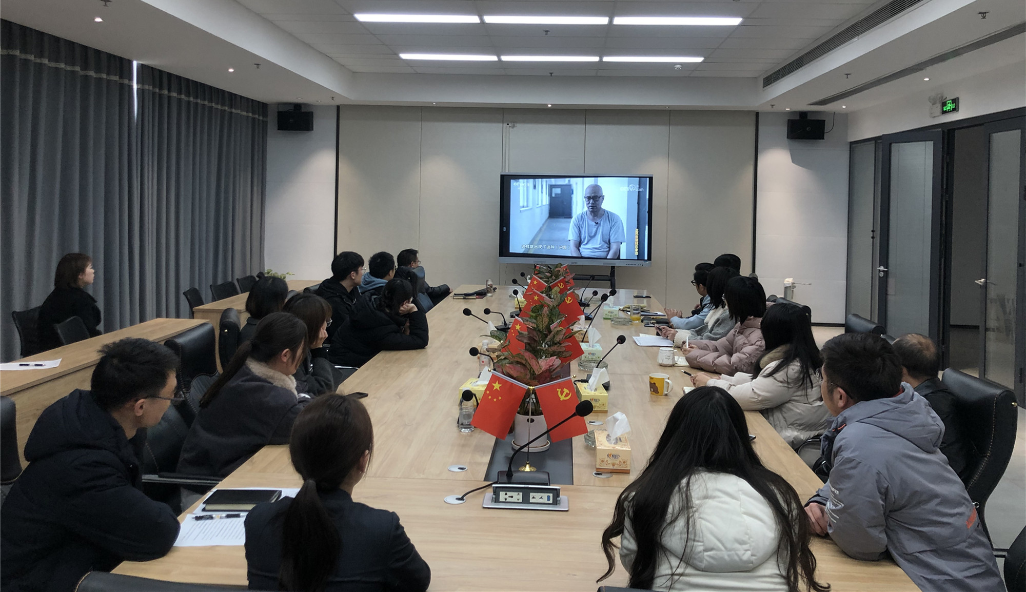 觀山項目公司組織觀看警示教育片《正風(fēng)反腐就在身邊》