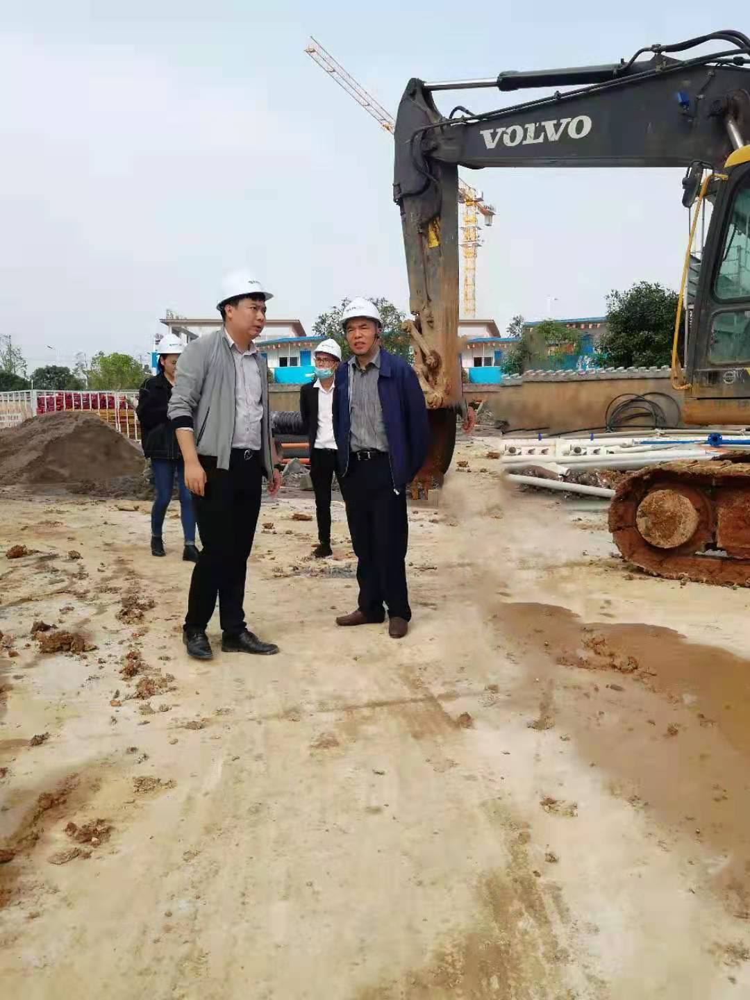 湖南建工地產(chǎn)黨委書記、董事長邱迪安帶隊赴武岡項目調(diào)研