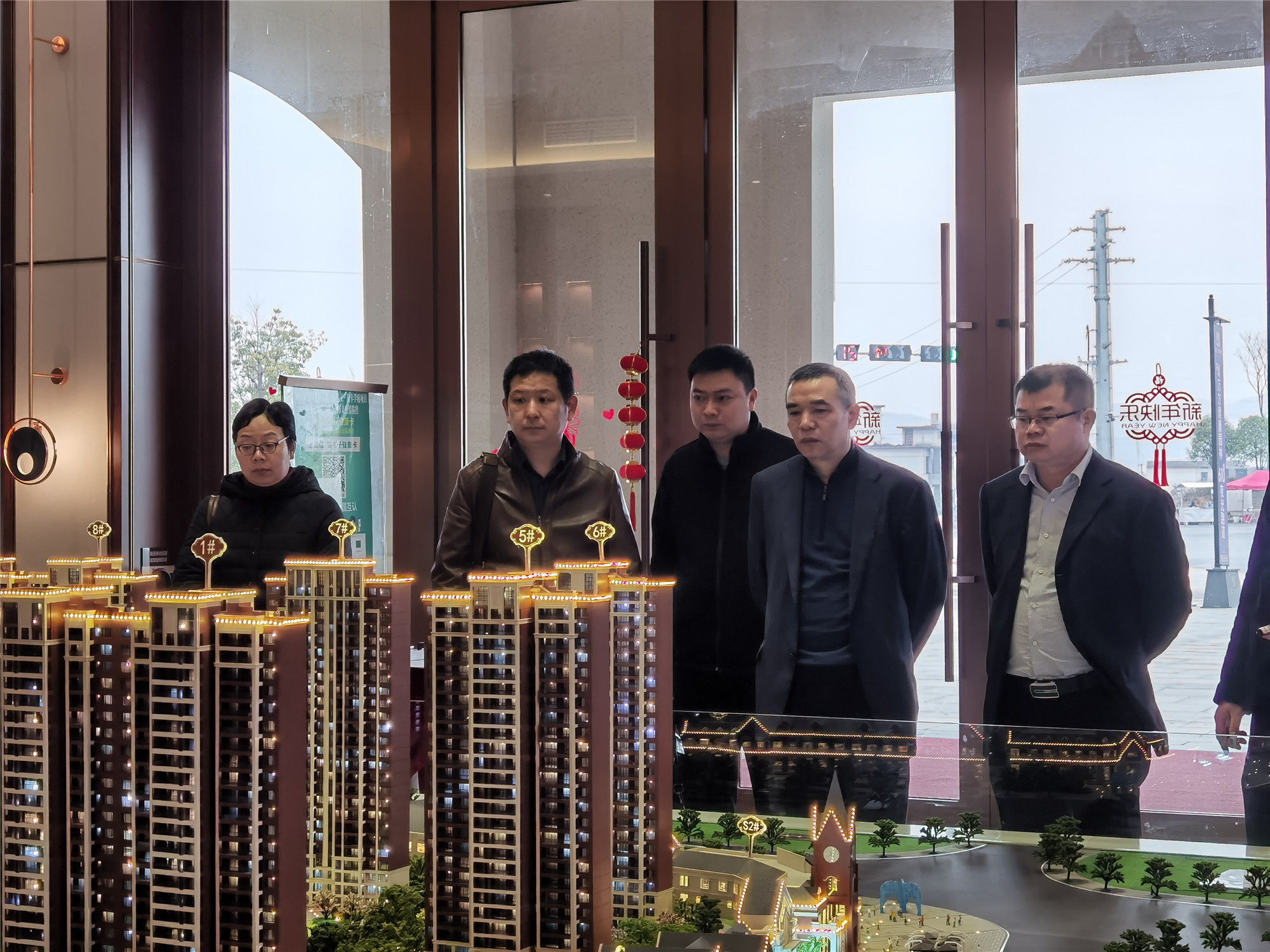 湖南建工地產(chǎn)新任領(lǐng)導班子赴武岡項目調(diào)研
