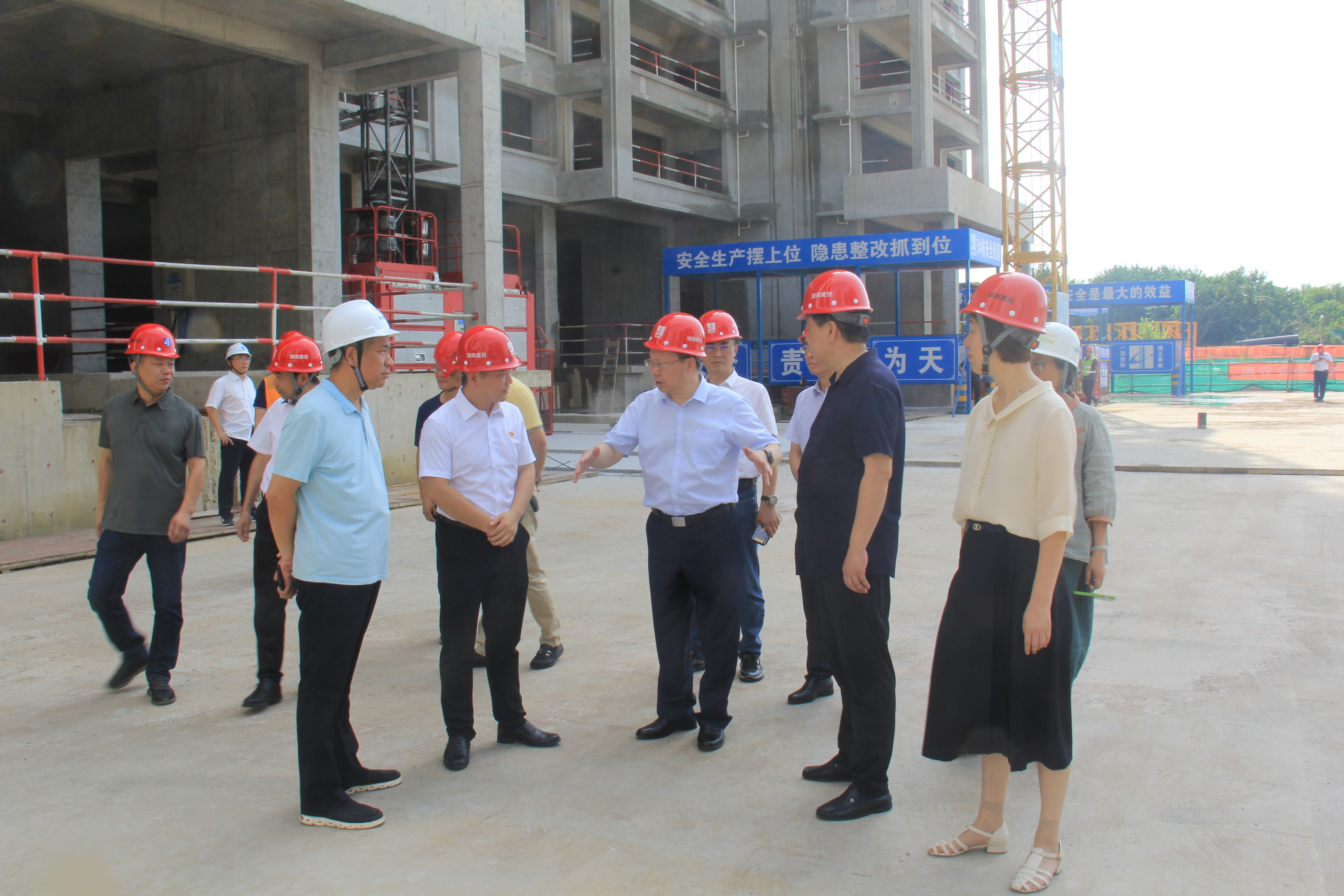 湘潭市人大常委會主任、黨組書記李激揚(yáng)一行調(diào)研湖南建投·萬樓湘璽項目