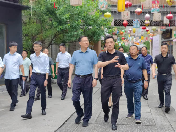 蘇仙區(qū)委書記吳文明帶隊調(diào)研走訪裕后街項(xiàng)目