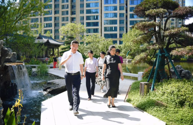 新疆維吾爾自治區(qū)婦聯(lián)考察團(tuán)調(diào)研湖南建投·象山國際兒童友好小區(qū)建設(shè)工作